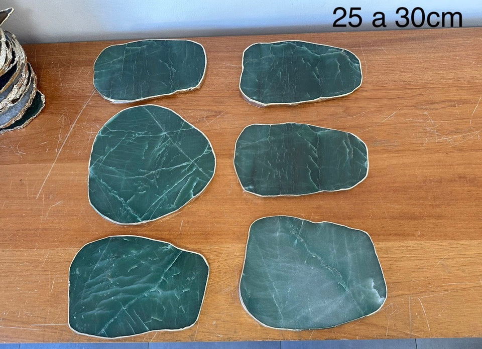 Bandeja Ágata Verde com Acabamento Dourado - 25 a 30cm